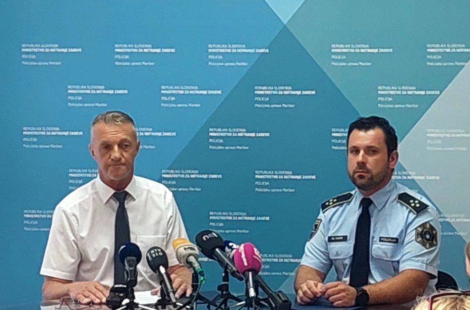 Fotografija: Vodja oddelka za splošno kriminaliteto v Sektorju kriminalistične policije Policijske uprave Maribor Darko Nerat (levo) in tiskovni predstavnik PU Maribor Matej Harb FOTO: Pu Maribor