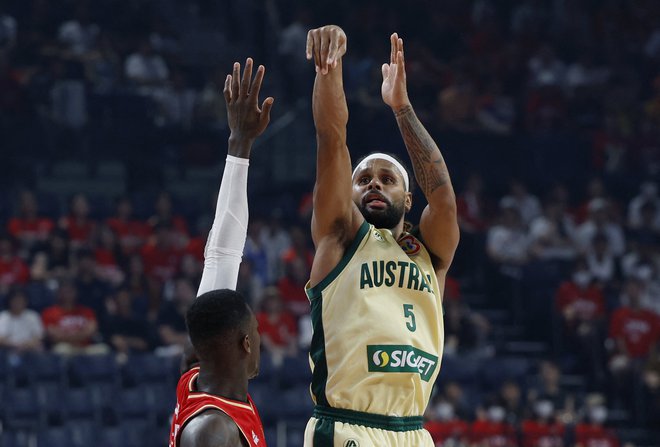 Patty Mills pri 35 letih uspešno igra tudi na letošnjem SP. FOTO: Issei Kato, Reuters