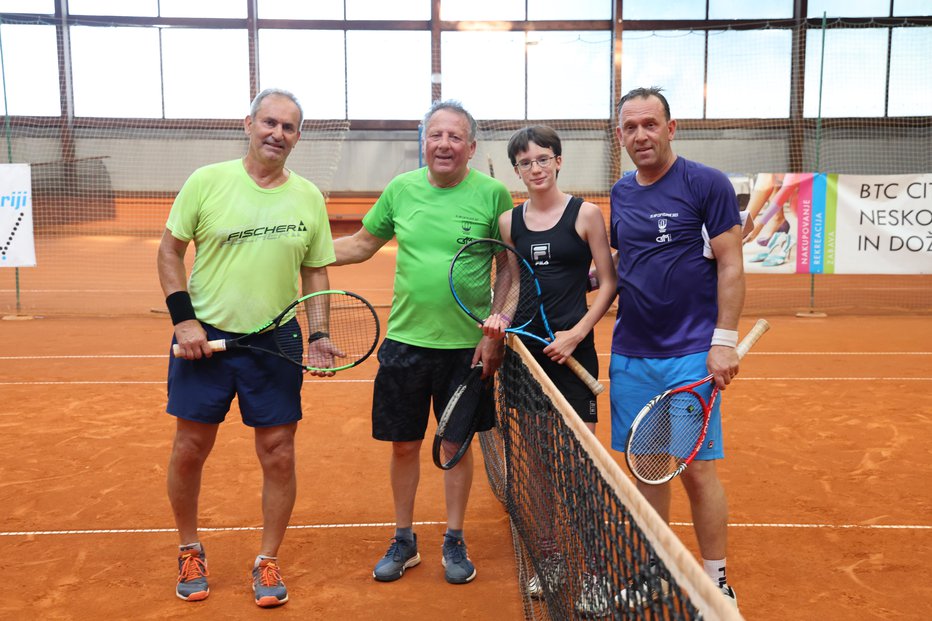 Fotografija: Finalisti VIP-turnirja Andrej Verdnik in Mirko Andrejc ter Zoe Zalewska Le Gloannec in Ivi Kapitler FOTOGRAFIJE: Marko Klinc