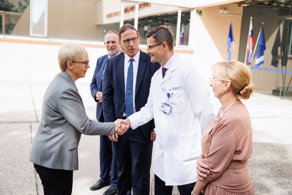 Fotografija: Predsednica republike Natasa Pirc Musar je obiskala Univerzitetni klinični center Ljubljana in se sestala z vodstvom. FOTO: Nebojsa Tejic/sta