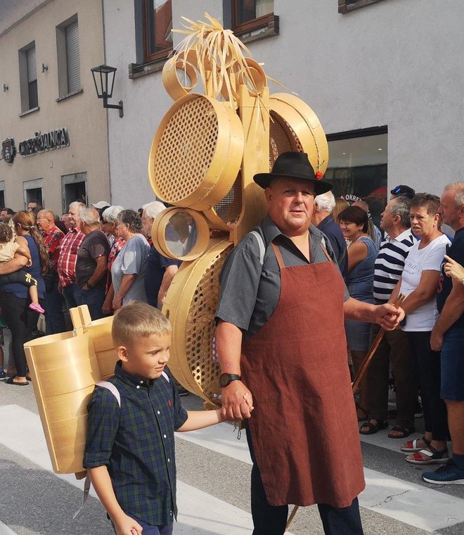 Na mladih svet stoji.