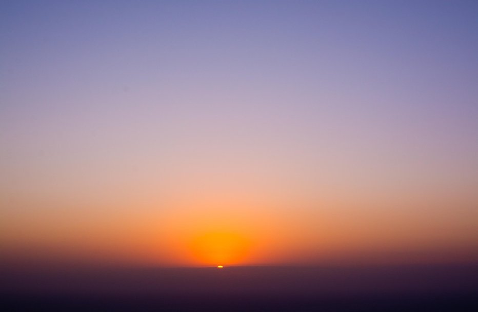 Fotografija: Kaj šele bo, če je že zdaj tako toplo? FOTO: Artesiawells Getty Images/istockphoto