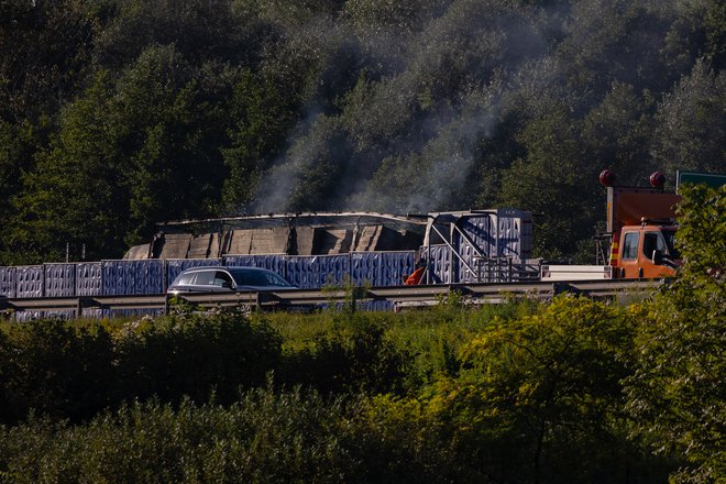 Nesreča na ljubljanski južni obvoznici, v kateri so umrle tri osebe. FOTO: Črt Piksi