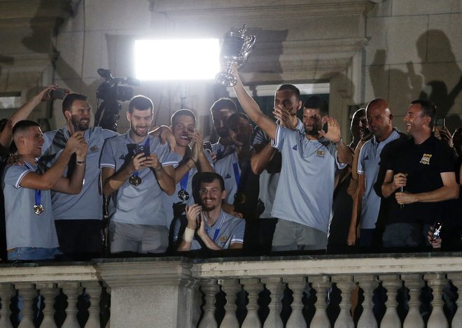 Srbija slavi svoje športnke. FOTO: Novak Djurovic Reuters