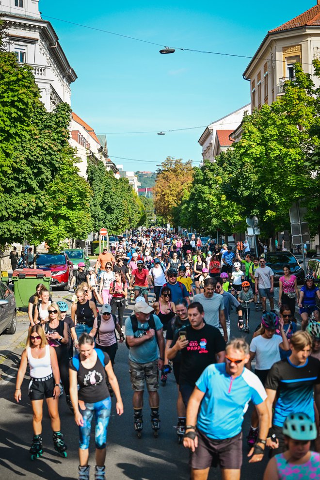 Zzrolanci so se že osemnajstič podali po mestnih ulicah.