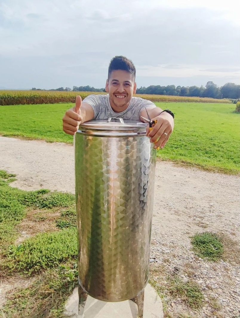 Fotografija: Isaac je prepričan, da bo njegovo prvo vino polno ljubezni. FOTO: osebni arhiv/instagram