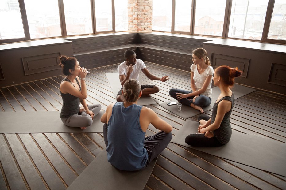 Fotografija: V svojem kraju ustanovite meditacijsko skupino. FOTO: Fizkes/Getty Images