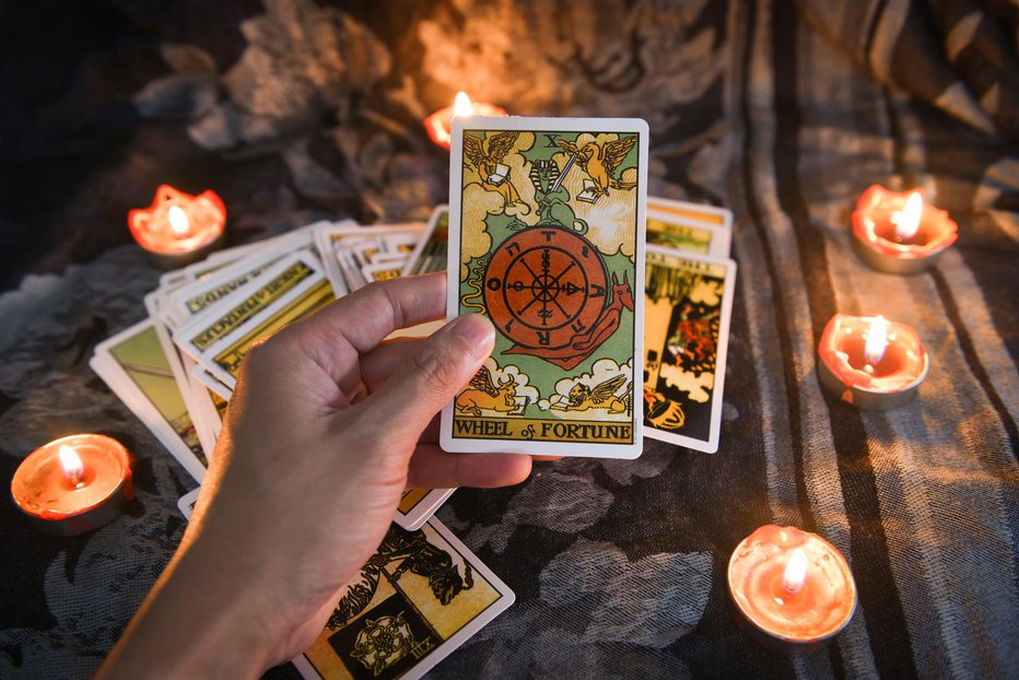 Fotografija: Kaj vam za oktober 2023 namenja tarot astrologija? FOTO: Panida Wijitpanya, Getty Images 