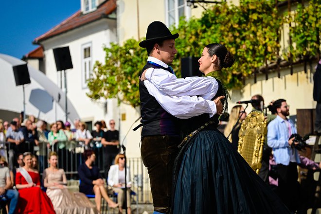 AFS Študent ohranja folklorne običaje in nastopa na vseh prireditvah okoli Stare trte.