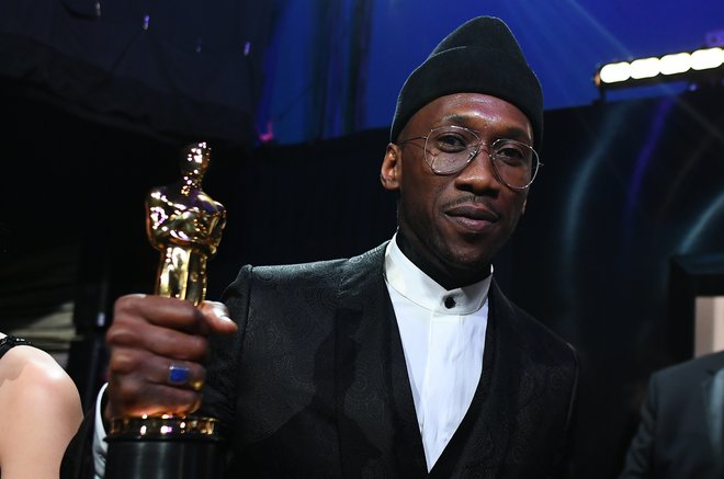 Mahershala Ali z oskarjem za stransko vlogo v Zeleni knjigi FOTO: Reuters