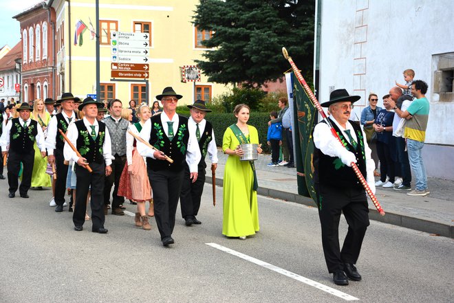 Hmeljarski prapor ter hmeljski starešine in princese so dali dogodku pravi pečat.