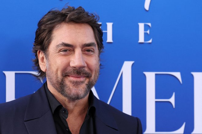 Španski zvezdnik Javier Bardem je skupaj z japonskim mojstrom animacije Hajaom Mijazakijem in španskim režiserjem Victorjem Ericejem dobil nagradi za življenjsko delo. FOTO: Mario Anzuoni/Reuters