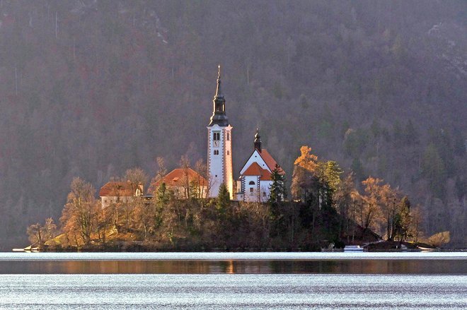 Povsod se nam odpirajo lepi pogledi na otok. FOTO: Primož Hieng