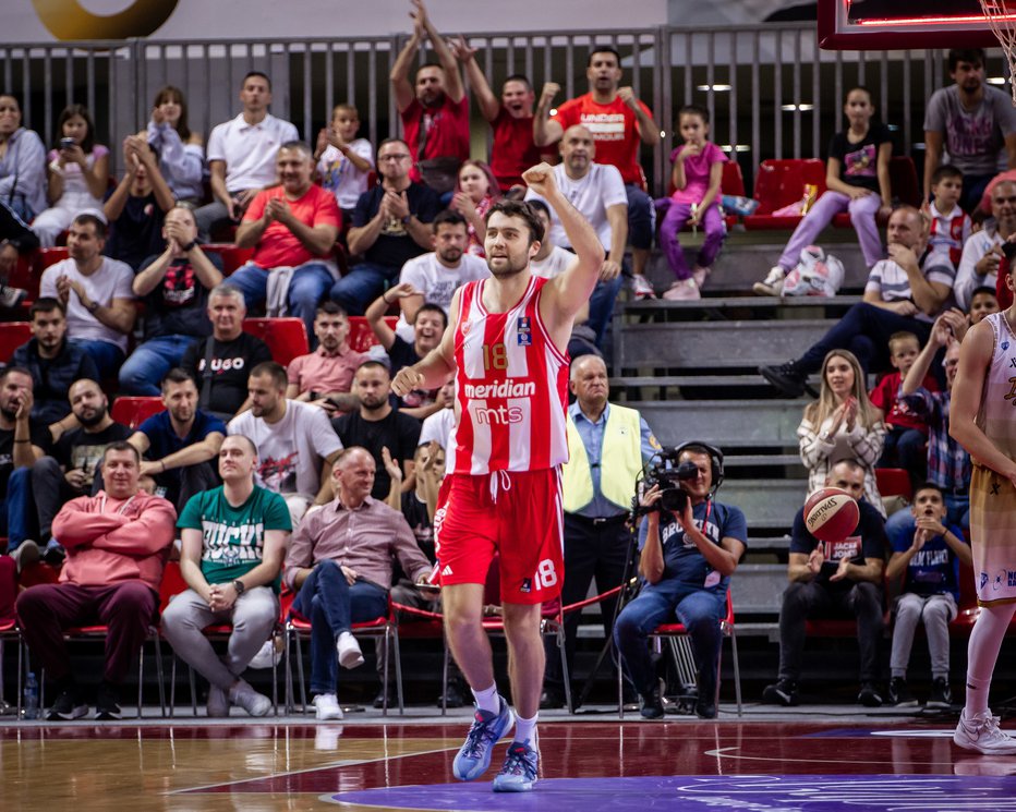 Fotografija: Mike Tobey zdaj nosi rdeče-beli dres. FOTO: ABA