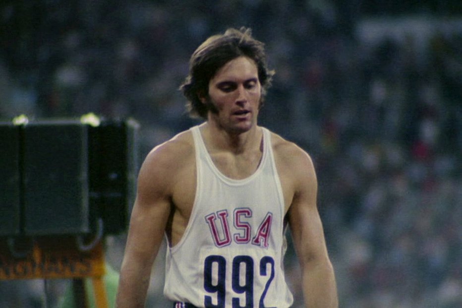 Fotografija: Bruce Jenner je leta 1976 za ZDA na olimpijskih igrah osvojil zlato medaljo. FOTO: Netflix