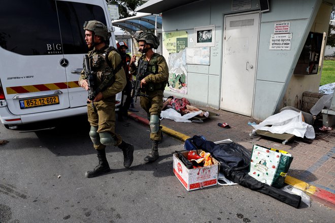 Število žrtev na izraelski strani je naraslo na 22, več sto je ranjenih. FOTO: Ammar Awad Reuters