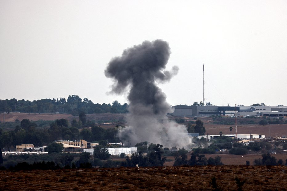 Fotografija: Obstreljevanje južnega Izraela 9. oktobra. FOTO: Amir Cohen, Reuters