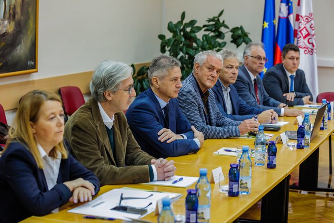 Osrednja tema obiska vlade v savinjski regiji je bila odprava posledic avgustovske ujme. Predsednik vlade je najprej obiskal Braslovče. FOTO: Črt Piksi