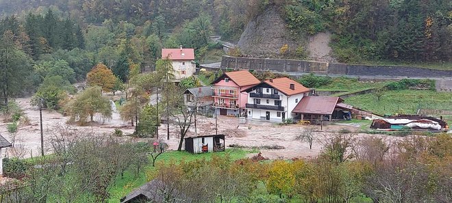 Iz vasi Koritnica so evakuirali 10 ljudi. FOTO: Aljaž Leban