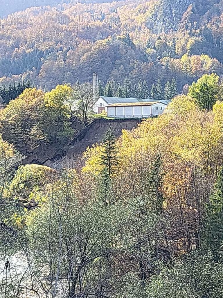 Fotografija: Bohinjska Bela - plaz, ki ogroža vojašnico. FOTO: Mojaobčina.si