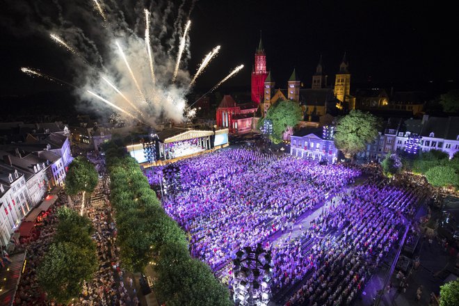 André Rieu vsako leto pripravi serijo koncertov v domačem Maastrichtu. FOTO: Marcel Van Hoorn, Andre Rieu management