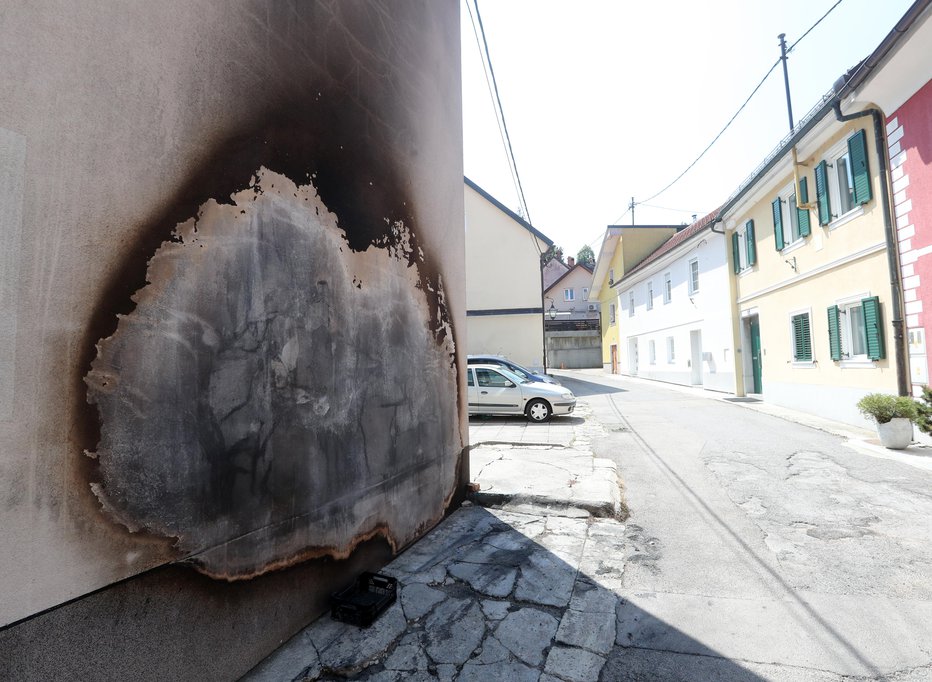 Fotografija: Poškodbe na bloku Foto: Dejan Javornik