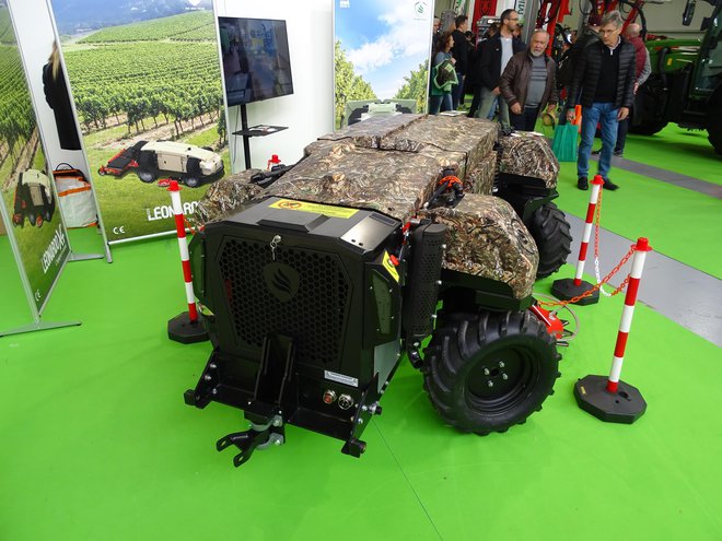 Leonardo X4 è un robot italiano dell'azienda Free Green Nature, destinato al lavoro in vigna.  FOTO: Tomaz Poje