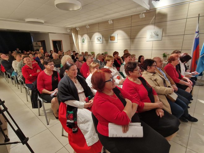 Velika dvorana v Hiši žive dediščine v Beli Cerkvi je bila polna. FOTO: Tanja Jakše Gazvoda