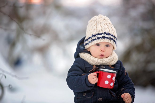 Toplo se oblečemo in uživamo tople napitke ter kalorično hrano. FOTO: Tamara Dragovic, Getty Images