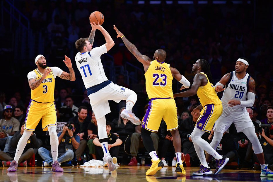 Fotografija: Luka Dončić spoštuje LeBrona Jamesa (23), vendar se ga ne boji. FOTO: Gary A. Vasquez/USA Today Sports