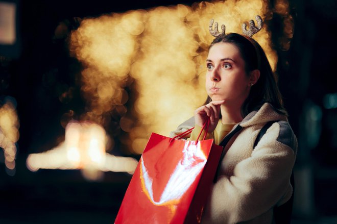 Tisti, ki po trgovinah tekajo konec decembra, niso ravno ljubitelji zadnjih praznikov v letu. FOTO: Nicoletaionescu/gettyimages