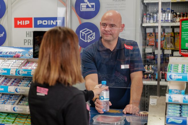 Delo s strankami je nekaj posebnega. Vsak dan je poglavje zase. FOTO: Črt Piksi