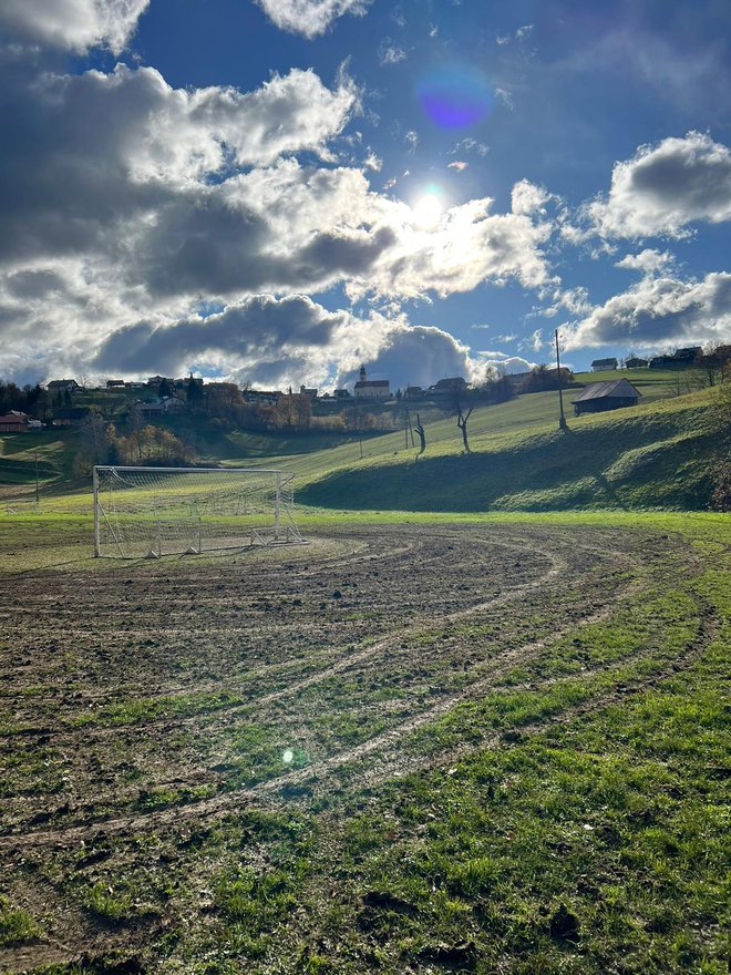 Povsem uničeno pomožno nogometno igrišče pod Botričnico Foto: NK Šentjur