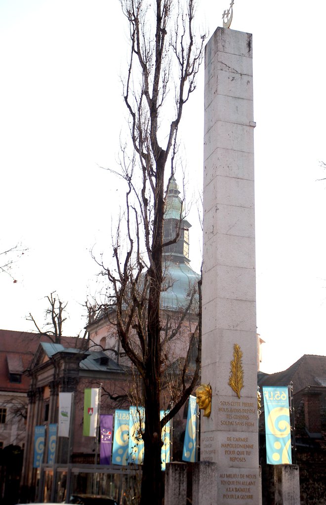 Napoleonu se klanjamo tudi s spomenikom v prestolnici. FOTO: Roman Šipić