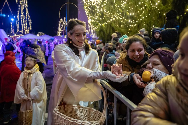 Po tradiciji pridni dobijo sadje, poredni šibo.