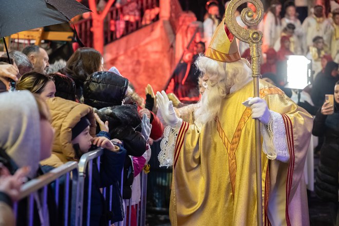 Utrinek iz Miklavževega tradicionalnega sprevoda v Ljubljani