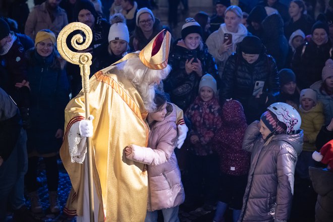 Utrinek iz Miklavževega tradicionalnega sprevoda v Ljubljani