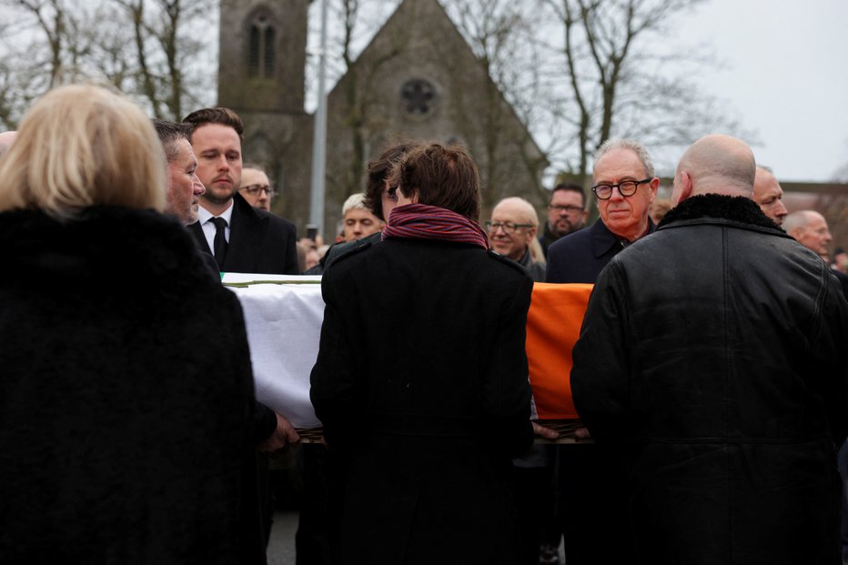 Fotografija: Zbralo se je na stotine Dublinčanov.  FOTO: Karen Cox, Reuters