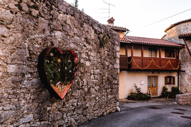 Razstava jaslic po skritih kotičkih Štanjela. FOTO: Ana Rojc