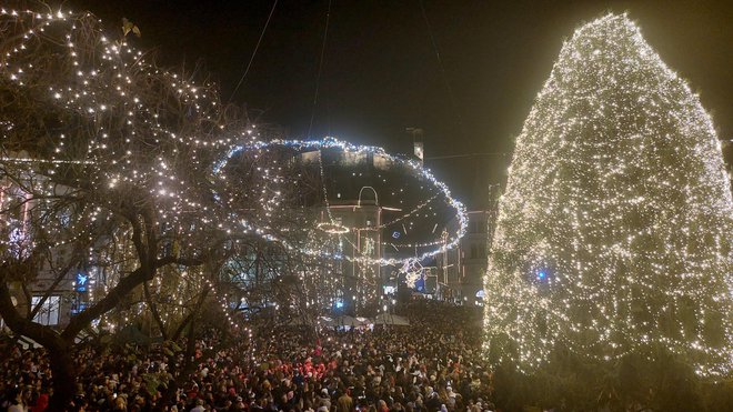 Ljubljana v soju luči. FOTO: Blaž Samec