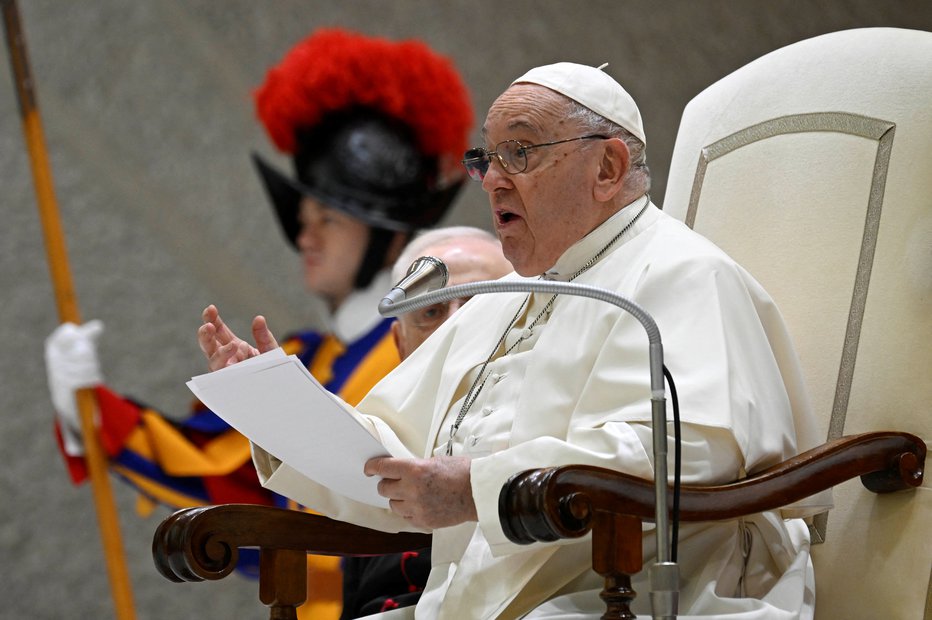 Fotografija: Papeževo zdravje se je v zadnjih letih poslabšalo. FOTO: Vatican Media Via Reuters