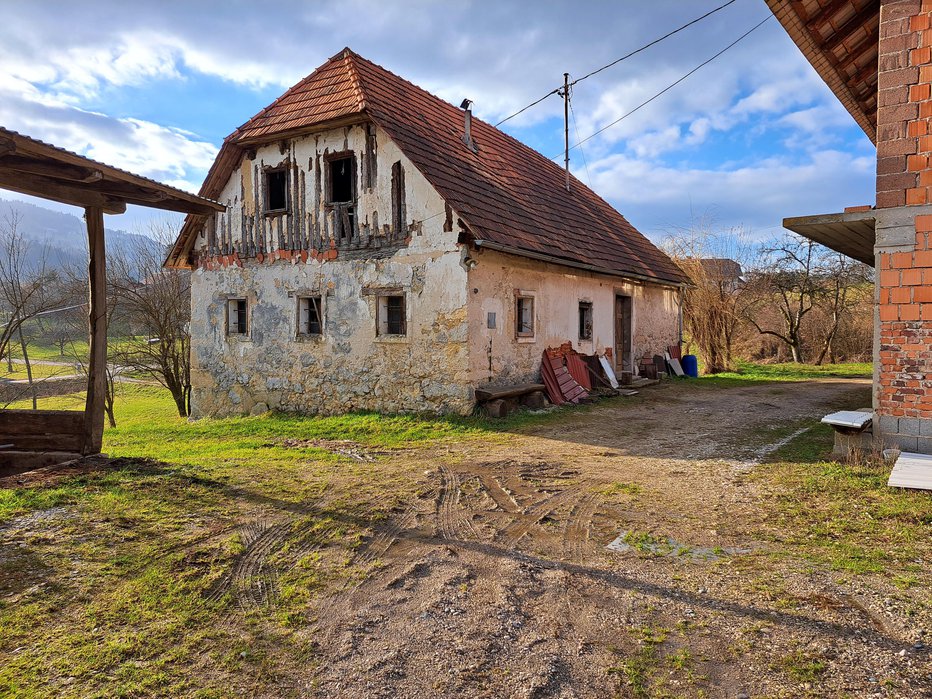 Fotografija: Domačija Franca Makovca je ostala brez gospodarja. FOTO: Lovro Kastelic