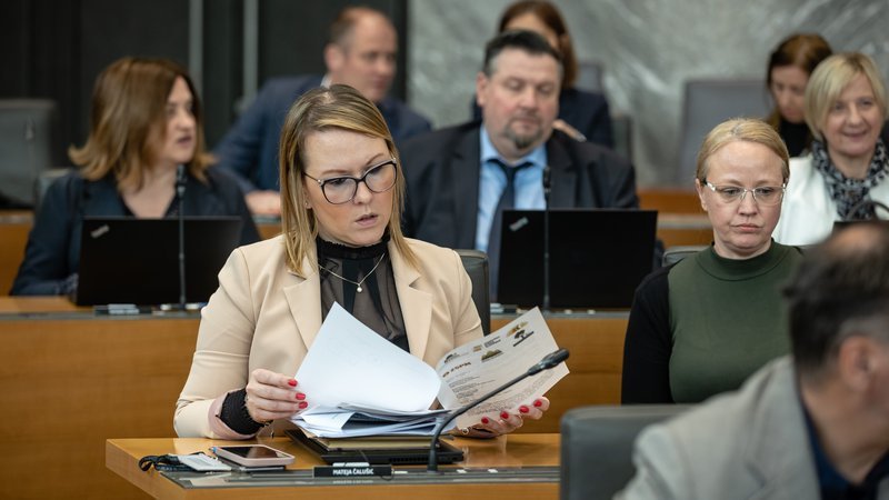 Fotografija: Mateja Čalušić je poslanka Gibanja Svoboda, po izobrazbi diplomirana inženirka agronomije in hortikulture (VS). FOTO: Črt Piksi 