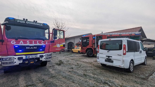 Gasilci so dokončali gašenje, ki ga je začel lastnik. FOTO: Pgd Gorišnica