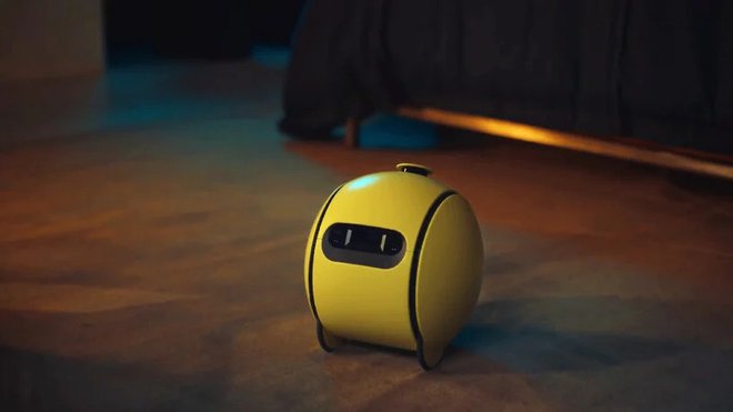 Robotek Ballie nas spremlja po stanovanju in projicira video na stene. FOTO: Samsung