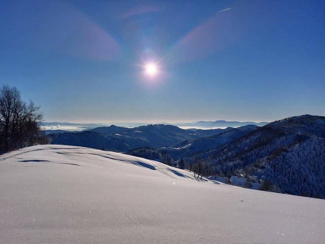 Pogled po Polhograjskem hribovju FOTO: Janez Mihovec