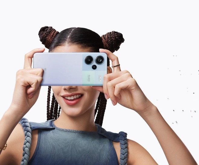 Kitajski tehnološki velikan Xiaomi je minuli teden v bukareškem Muzeju poglobljene sodobne umetnosti (MINA) predstavil novo serijo pametnih telefonov Redmi Note 13, ki omogočajo ikonične posnetke. Za še resničnejše spomine.