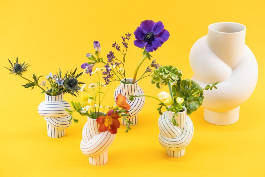 Fotografija: Vaze in rezano cvetje so nepogrešljiv dodatek v interierjih. FOTO: arhiv Roshental
