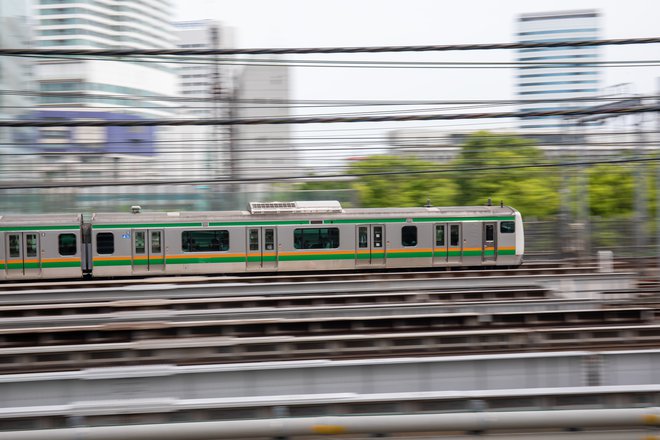 Japonski vlaki šinkansen vozijo s hitrostjo okoli 300 km/h. FOTO: Hiroshi_h, Getty Images