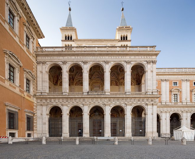 Hilarij je poleg krstilnice v lateranski baziliki zgradil tudi kapelo v čast svetemu Janezu Evangelistu. FOTO: GETTY IMAGES